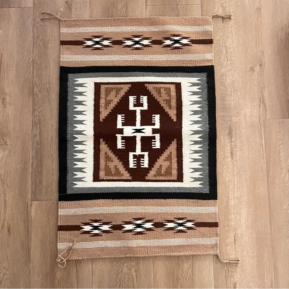 VINTAGE‎ NAVAJO HAND WOVEN RUG, Storm Pattern?, 32” X 21” Mint